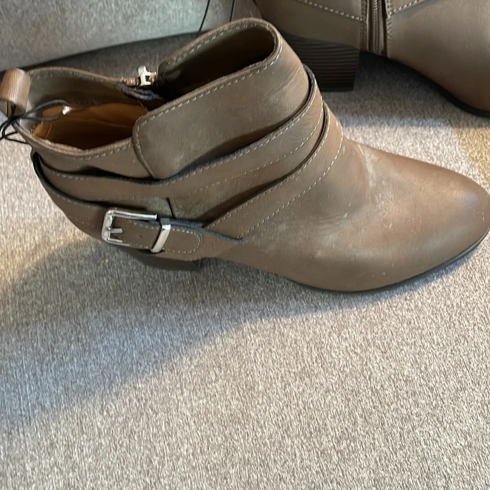 NWT Express brown block heel boots with silver buckle straps and zipper. - Picture 2 of 5